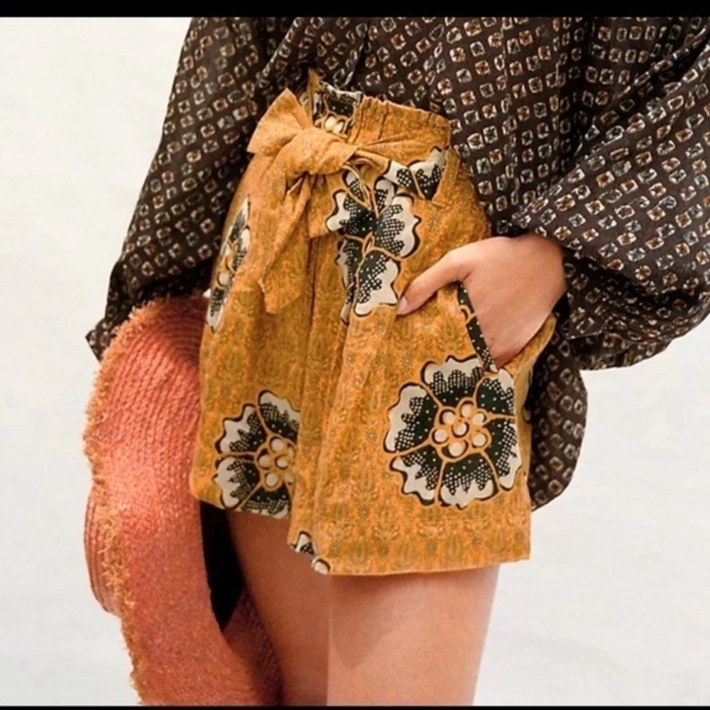 UEC ANTHROPOLOGIE MUSTARD YELLOW LIGHTWEIGHT LINEN VISCOSE SHORTS SZ XS